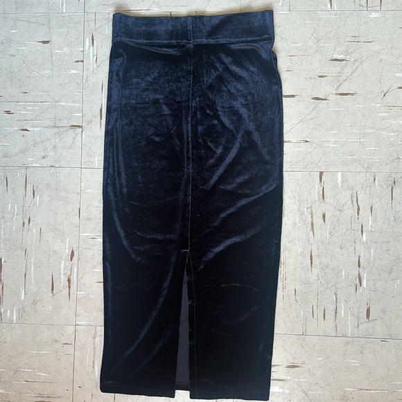 Urban Outfitters velvet skirt - Picture 2 of 3